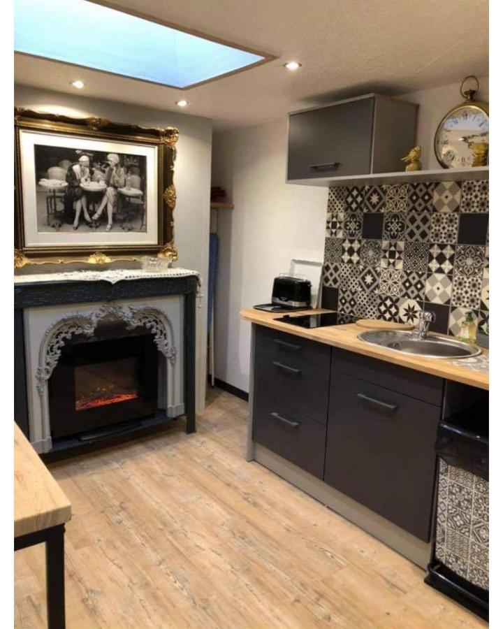 Appartement Romantique Parisien, Baignoire Retro Au Pied Du Lit Boulogne-sur-Mer Bagian luar foto