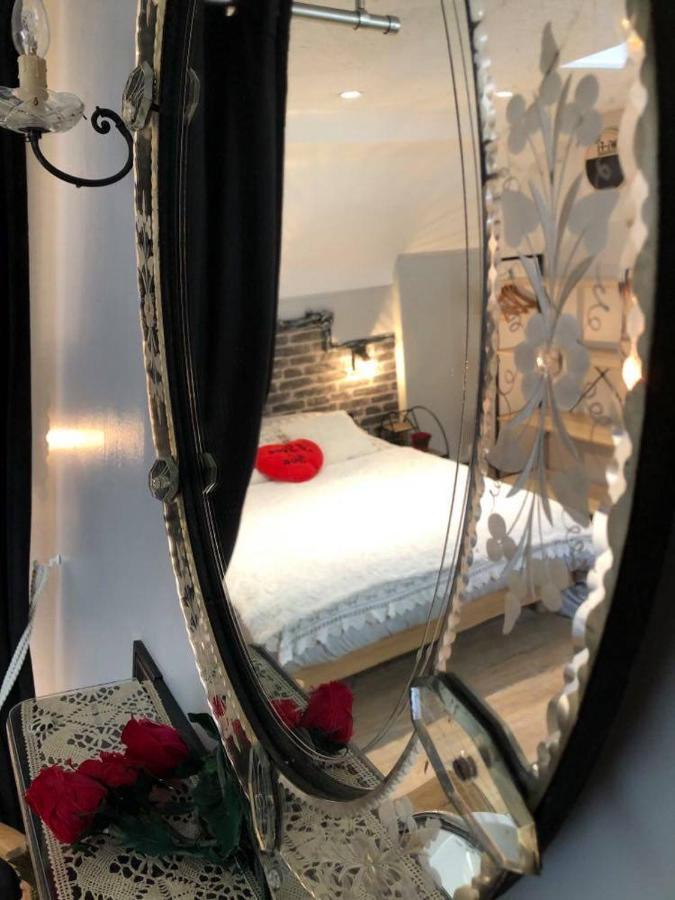 Appartement Romantique Parisien, Baignoire Retro Au Pied Du Lit Boulogne-sur-Mer Bagian luar foto